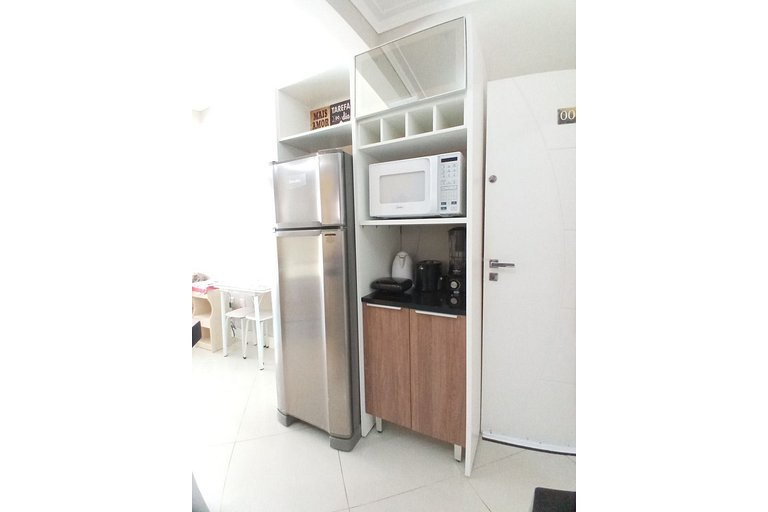 AR-001 Apartamento espaçoso com pátio privativo, excelente l