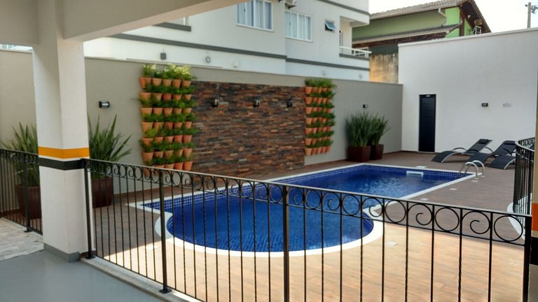 VAR-101A Dpto amplio en condomínio cerrado con piscina