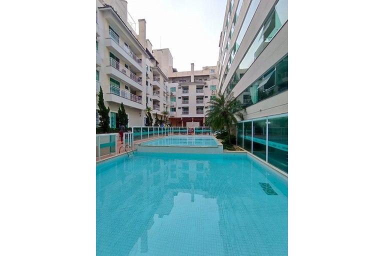 SUM-253 Lindo apto em área residencial com piscina