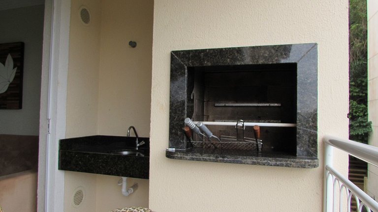 SUM-230 Lindo apto em área residencial com piscina