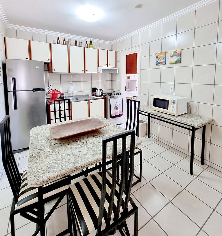 AM-303 Apto a 50m do mar no centro de Bombinhas