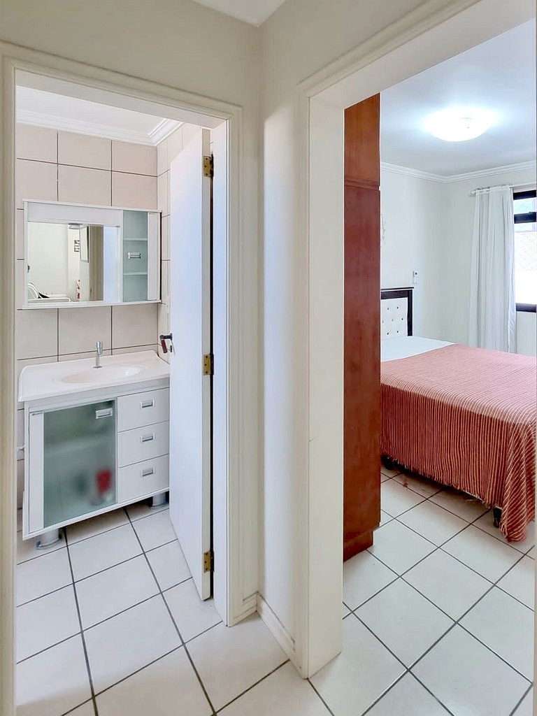 AM-303 Dpto a 50m del mar en centro de Bombinhas