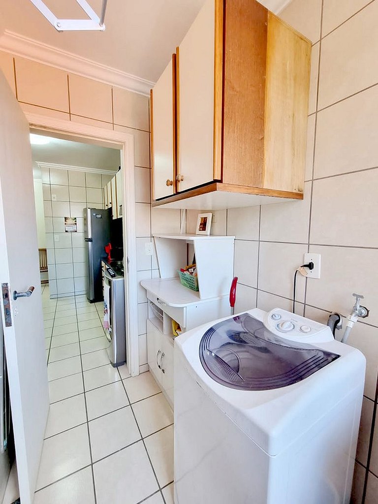 AM-303 Dpto a 50m del mar en centro de Bombinhas