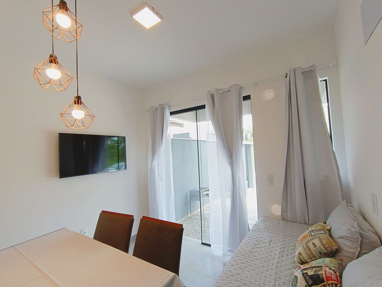 RJ164-02 Lindo Apto com Piscina e vista ao morro