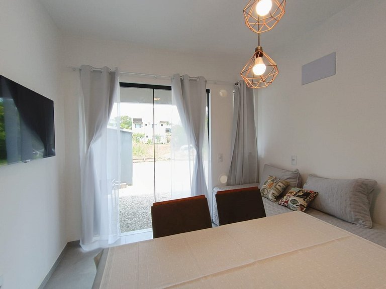 RJ164-02 Lindo Apto com Piscina e vista ao morro