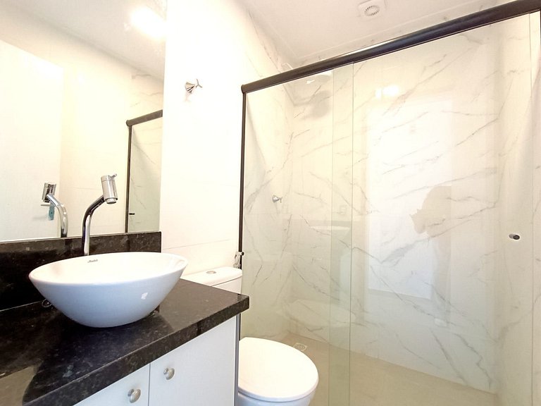 RJ164-02 Lindo Apto com Piscina e vista ao morro