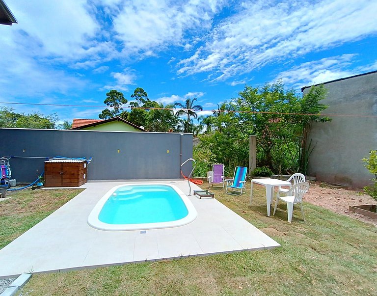 RJ164-02 Lindo Apto com Piscina e vista ao morro