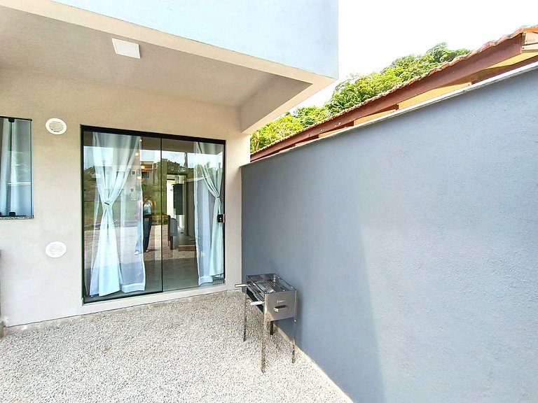 RJ164-02 Lindo Apto com Piscina e vista ao morro