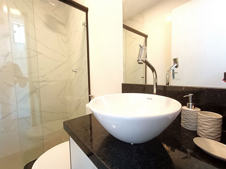 RJ164-01 Lindo Apto c/piscina e vista ao morro