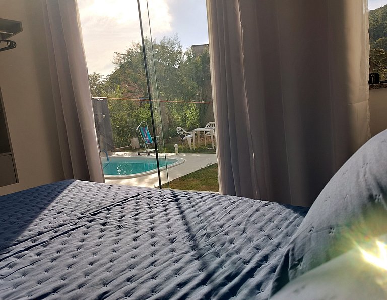 RJ164-01 Lindo Apto c/piscina e vista ao morro