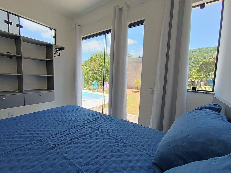 RJ164-01 Lindo Apto c/piscina e vista ao morro