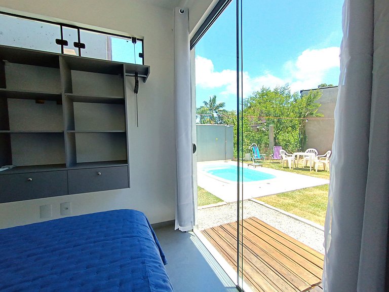 RJ164-01 Lindo Apto c/piscina e vista ao morro