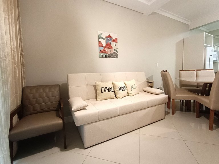 AR-001 Apartamento espaçoso com pátio privativo, excelente l