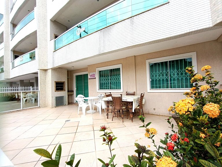 AR-001 Apartamento espaçoso com pátio privativo, excelente l