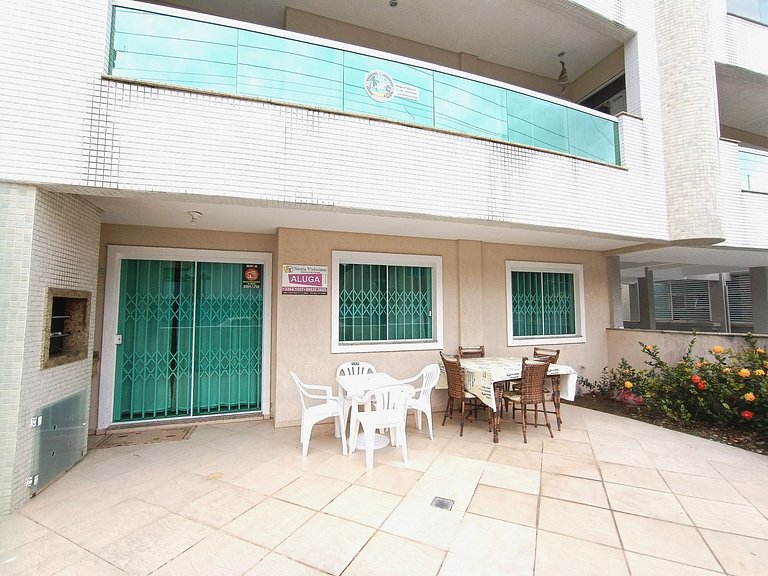 AR-001 Apartamento espaçoso com pátio privativo, excelente l