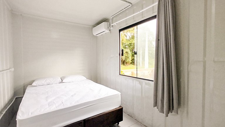 RJ408-01 Container a 650m da Praia de Mariscal