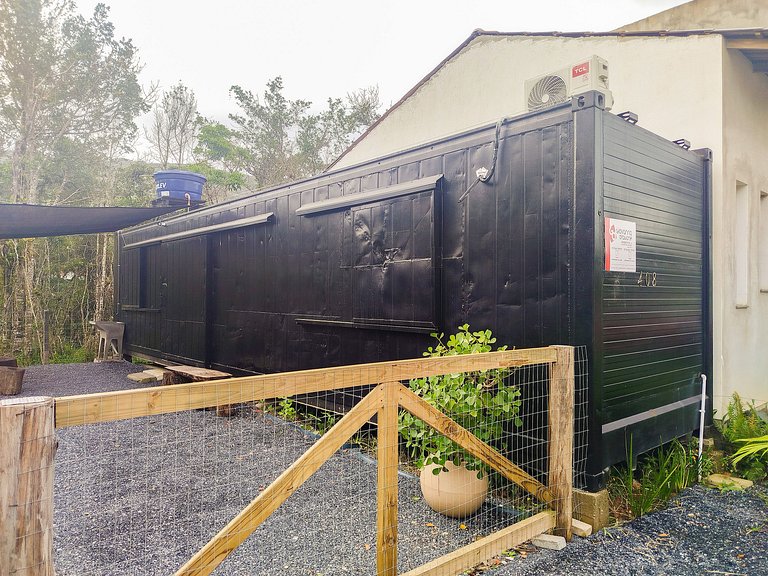 RJ408-01 Container a 650m da Praia de Mariscal