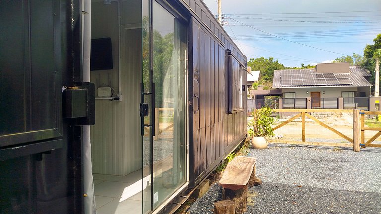 RJ408-01 Container a 650m da Praia de Mariscal