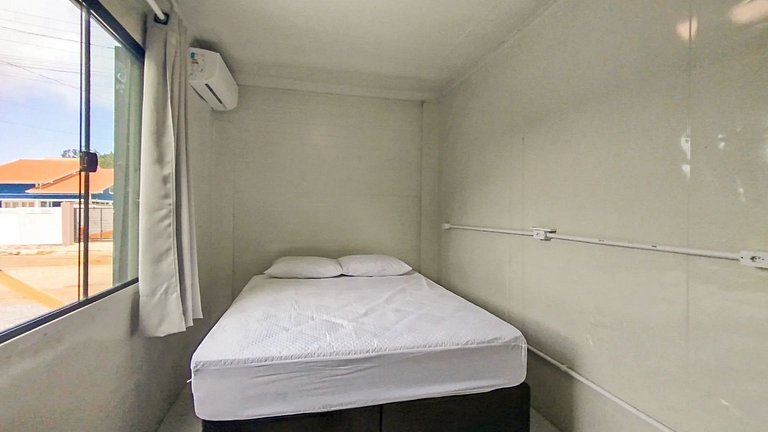 RJ408-02 Container a 650m da Praia de Mariscal