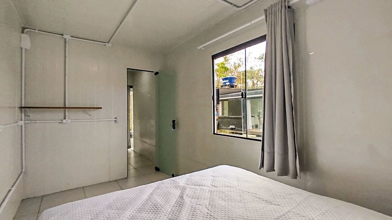 RJ408-02 Container a 650m da Praia de Mariscal