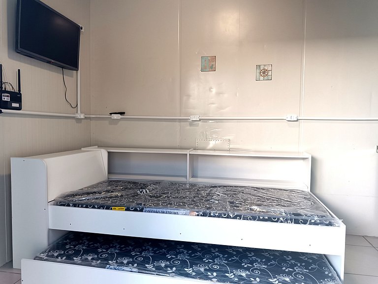 RJ408-02 Container a 650m da Praia de Mariscal