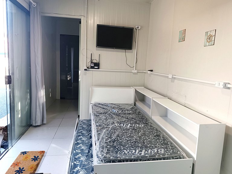 RJ408-02 Container a 650m da Praia de Mariscal