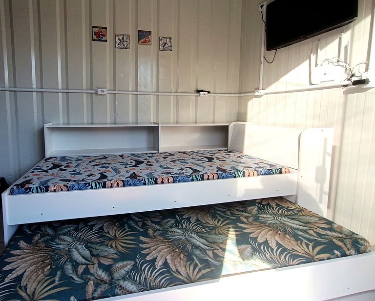 RJ408-01 Container a 650m da Praia de Mariscal