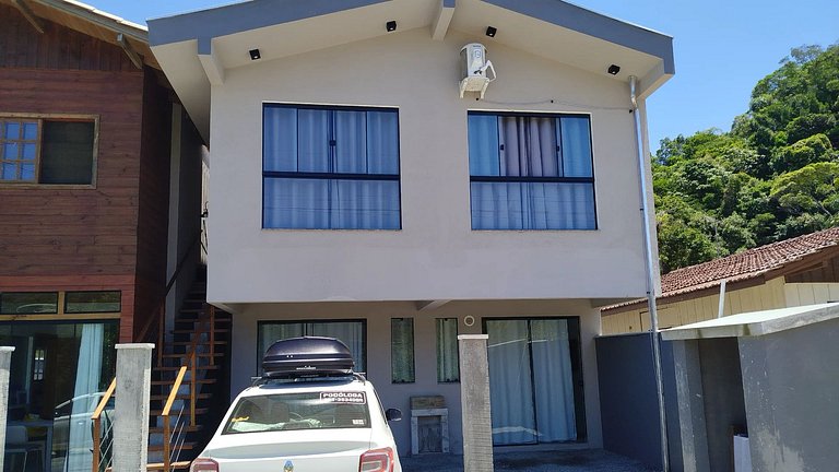 RJ164-04 Lindo Apto c/piscina e vista ao morro