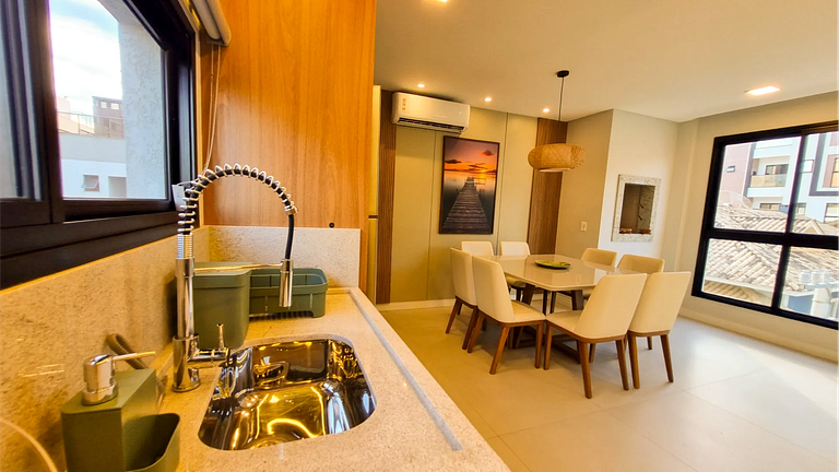 MR-301 Amplo apto no centro de Bombinhas