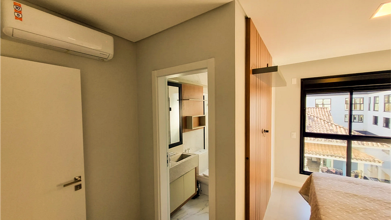 ML-301 Amplo apto no centro de Bombinhas