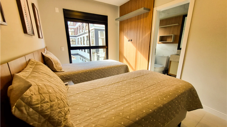 MR-301 Amplo apto no centro de Bombinhas