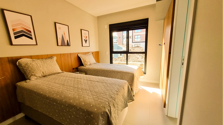 MR-301 Amplo apto no centro de Bombinhas