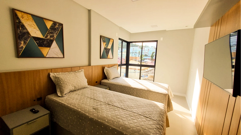 MR-301 Apartamento amplo no centro de Bombinhas