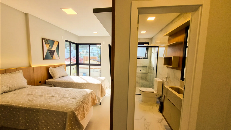 MR-301 Apartamento amplo no centro de Bombinhas