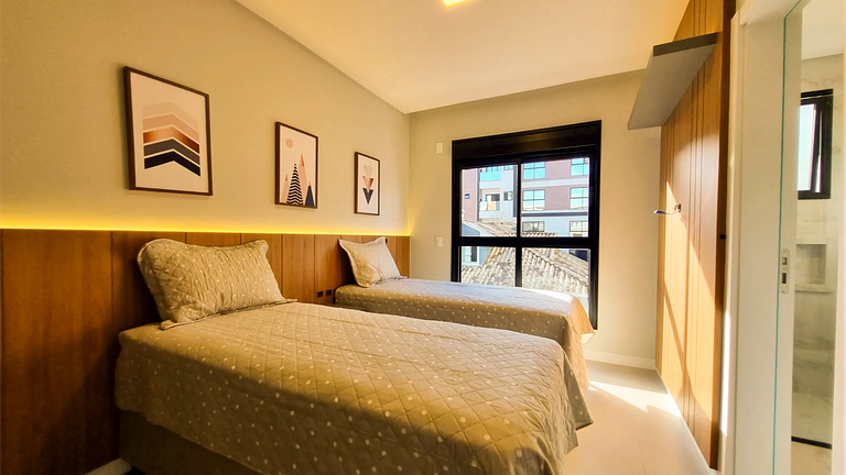 MR-301 Amplo apto no centro de Bombinhas