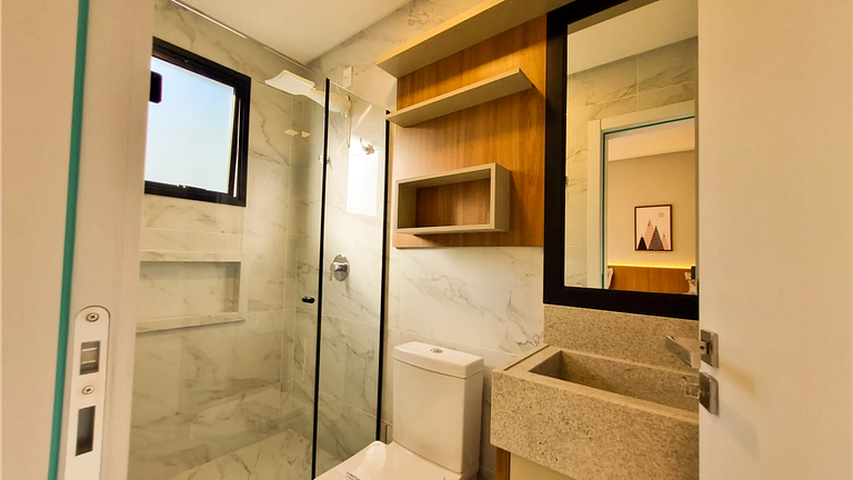 ML-301 Amplo apto no centro de Bombinhas