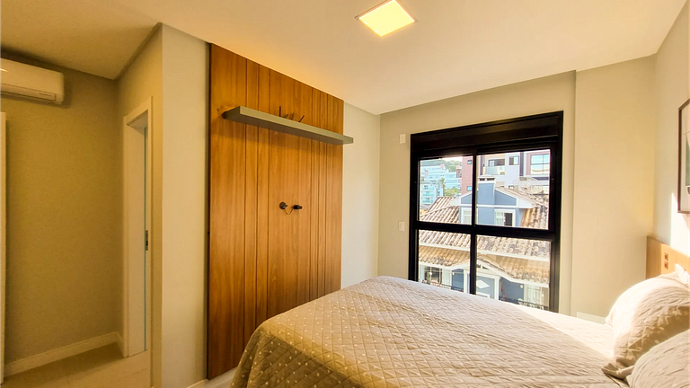 MR-301 Apartamento amplo no centro de Bombinhas