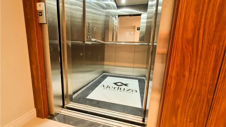 MR-301 Amplo apto no centro de Bombinhas