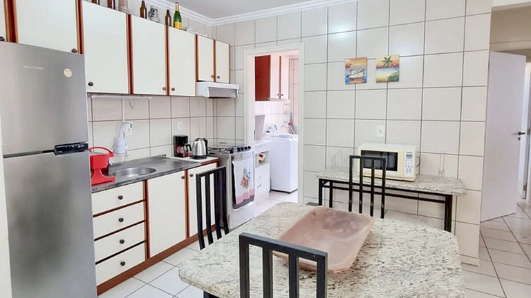 AM-303 Apto a 50m do mar no centro de Bombinhas