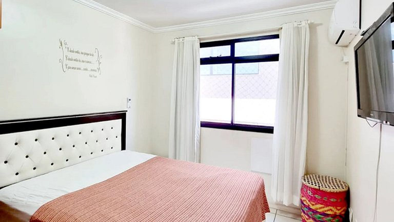 AM-303 Apto a 50m do mar no centro de Bombinhas