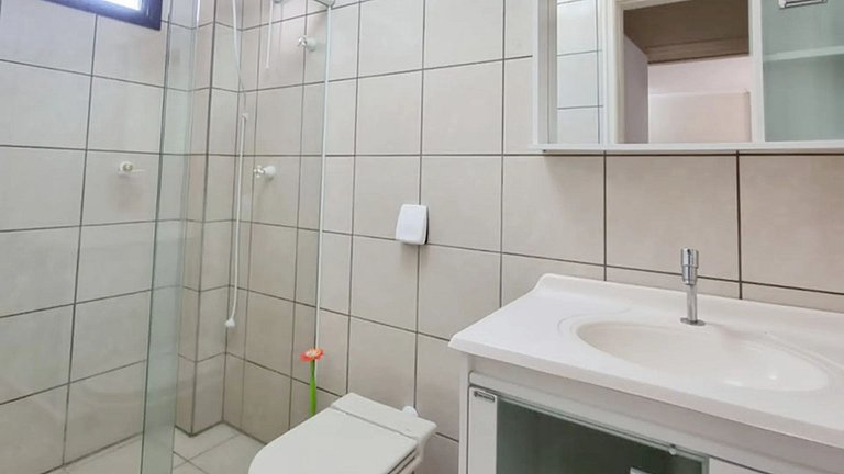 AM-303 Apto a 50m do mar no centro de Bombinhas